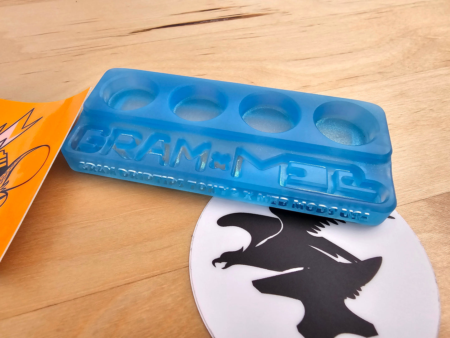 GRAM Stand